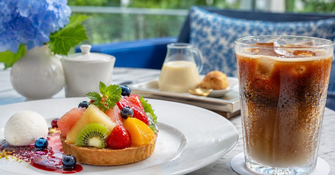 ルイズ N.Y. ピザパーラーの広々とした店内。冷房の効いた空間でサッと休憩が可能。