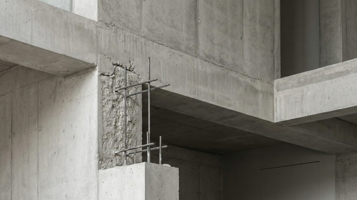 鉄筋コンクリート造と木造の建物イメージ