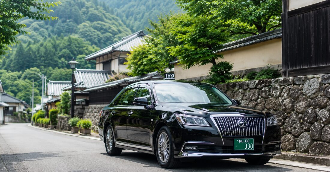 歴史ある街並みに佇むプレミアムな観光タクシーのイメージ