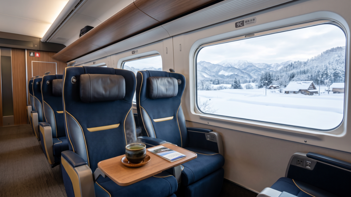 新幹線グリーン車の手ぶらで快適な移動風景